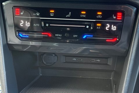 Volkswagen Tiguan R-LINE TDI DSG - RARE LEATHER INTERIOR - APPLE CAR PLAY -CAMERA 52