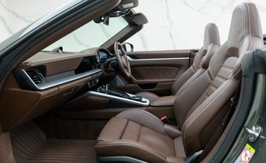 Porsche 911 Turbo S Cabriolet (992) 13