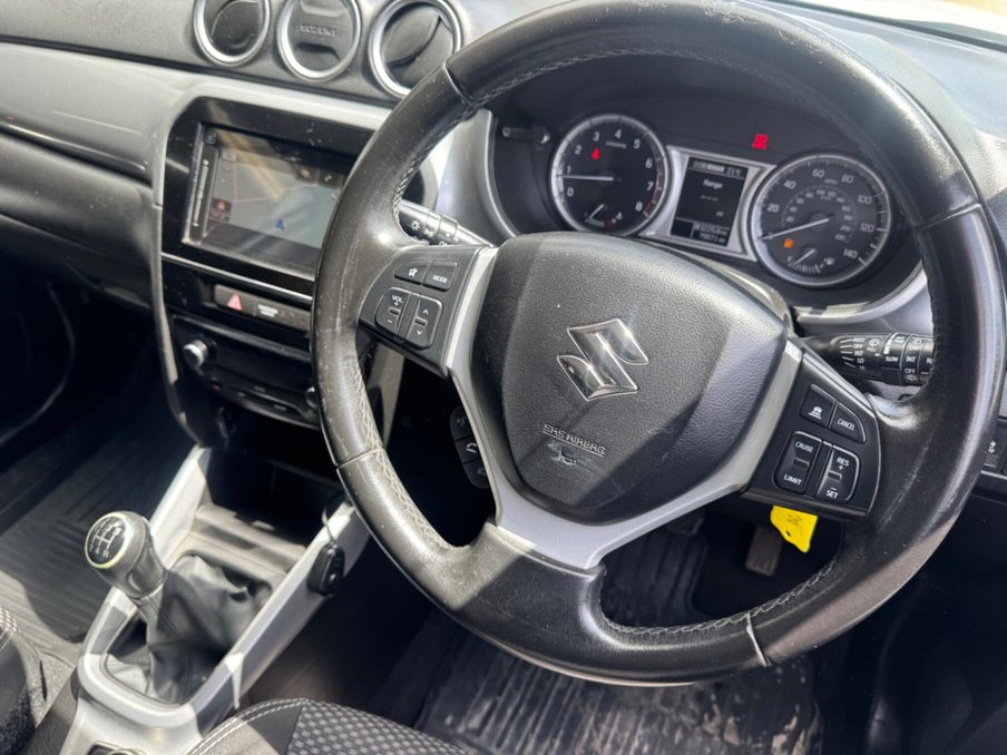2017 Suzuki Vitara — image 2