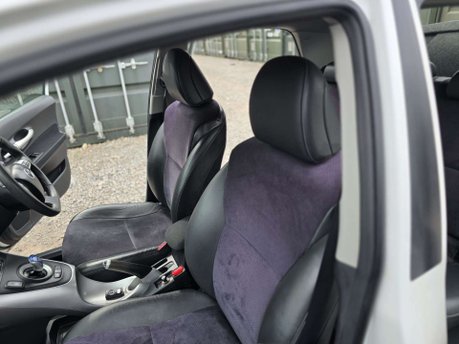 Toyota Auris 1.8 VVT-h T Spirit Hatchback 5dr Petrol Hybrid CVT Euro 5 (s/s) (136 ps) 36