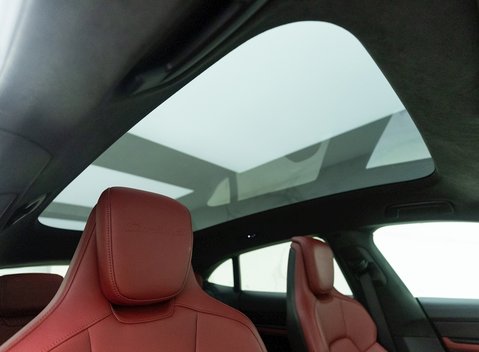 Porsche Taycan Turbo S Cross Turismo 12