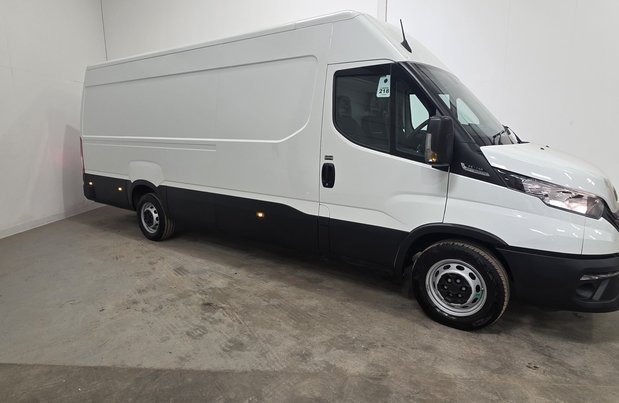 Iveco Daily Daily 35C14 Diesel 2.3 High Roof Business Van 4100L WB Hi-Matic
