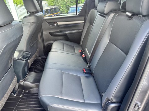 Toyota Hilux INVINCIBLE X 4WD D-4D DCB 20