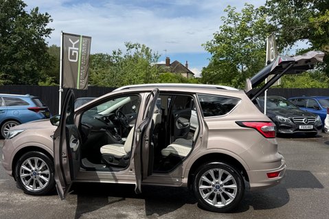 Ford Kuga VIGNALE TDCI AUTO - MILANO GRIGIO PAINT - PAN ROOF -APPEARANCE PACK 21
