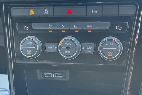 Volkswagen T-Roc R TSI 4MOTION DSG - LAPOIZ BLUE -FULL VOLKSWAGEN SERVICE HISTORY -CARPLAY 41