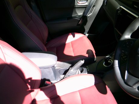 Toyota Auris VVT-I EXCEL TSS ONLY 32,000 MILES FROM NEW 5