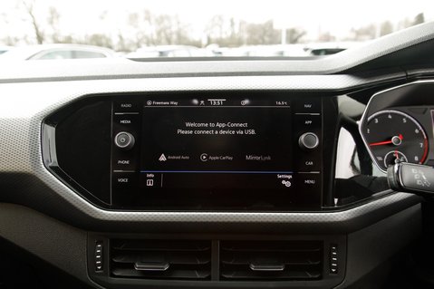 Volkswagen T-Cross ACTIVE TSI DSG 29