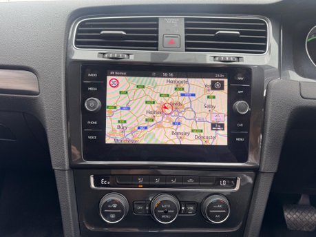 Volkswagen Golf E-GOLF 10