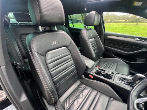 Volkswagen Passat R-LINE TDI 4MOTION DSG 32