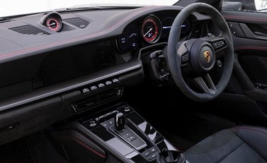 Porsche 911 Carrera GTS (992) 14