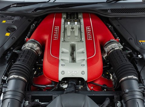 Ferrari 812 Superfast 37