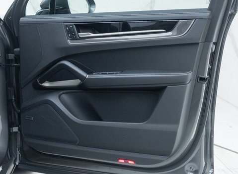 Porsche Cayenne TURBO E-HYBRID 27