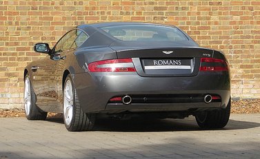 Aston Martin DB9 6