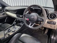 Alfa Romeo Giulia 2.9 V6 Bi-Turbo Quadrifoglio Saloon 4dr Petrol Auto Euro 6 (s/s) (510 ps) 8