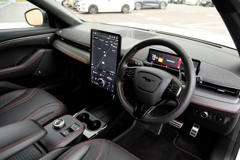 Ford Mustang Mach-E BASE 4
