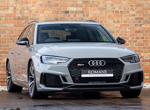 Audi RS4 Avant 1