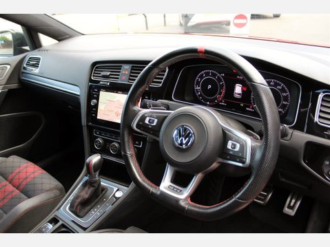 Volkswagen Golf GTI TCR DSG 16