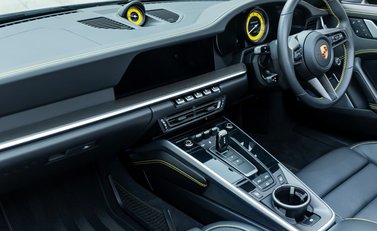 Porsche 911 Turbo S Cabriolet (992) 20