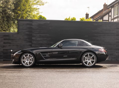 Mercedes-Benz SLS AMG 3