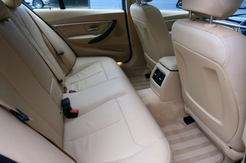 BMW 3 Series 2.0 320i Luxury Auto 4dr 23