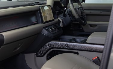 Land Rover Defender 110 OCTA EDITION ONE 5