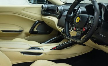 Ferrari GTC4 Lusso T 13
