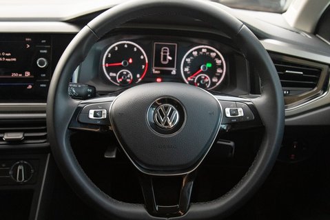 Volkswagen Polo SE TSI DSG 21