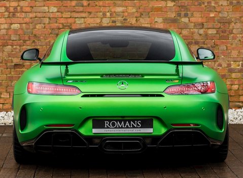 Mercedes-Benz AMG GT R 5