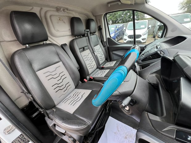 Ford Transit Custom SWB L1H1 Sport 155 Tdci Air Alloy Nav 1 OWNER NO VAT 28