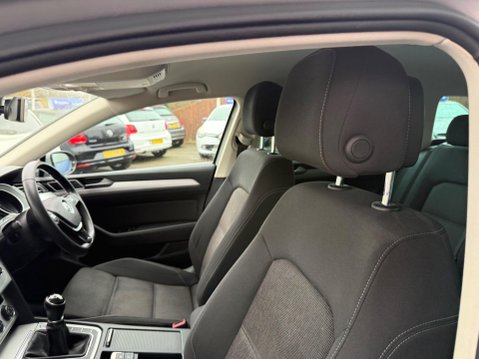 Volkswagen Passat 2.0 TDI BlueMotion Tech SE Business Euro 6 (s/s) 5dr 43