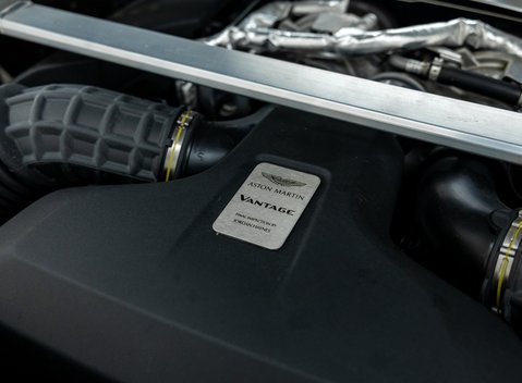 Aston Martin Vantage V8 44
