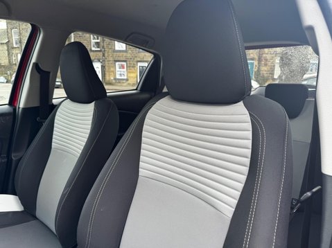 Toyota Yaris VVT-I DESIGN 73