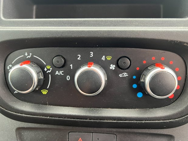 Renault Trafic LWB L2H1 Low Roof Business LL30 Air Con Sensors EURO 6 NO VAT 32