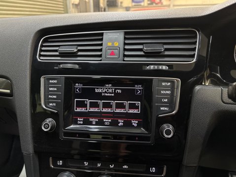 Volkswagen Golf 2.0 TSI BlueMotion Tech R DSG 4Motion Euro 6 (s/s) 5dr 26