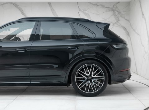 Porsche Cayenne TURBO E-HYBRID 44