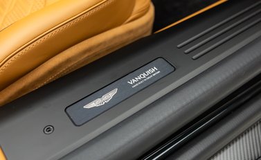 Aston Martin Vanquish Volante 27