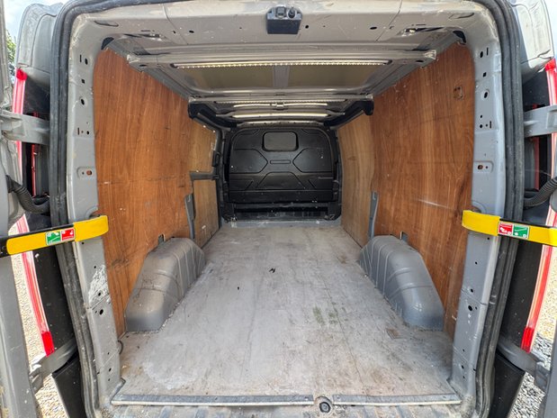 Ford Transit Custom SWB L1H1 [SOLD CM] Low Roof Trail 300 Air Con Alloys Cam Sensors EURO 6 NO 10