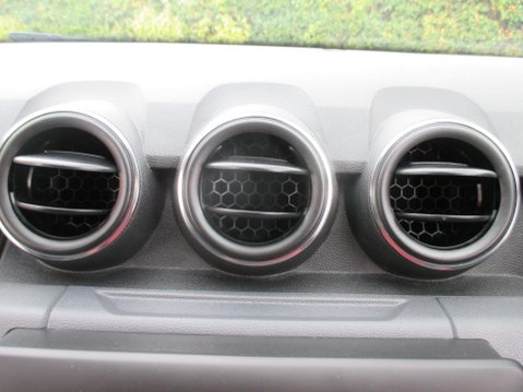 Dacia Duster 1.6 SCe Essential Euro 6 (s/s) 5dr 38