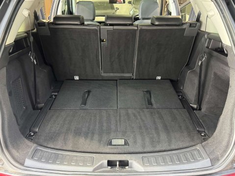 Land Rover Discovery Sport 2.0 Discovery Sport Black HSE TD4 Auto 4WD 5dr 83
