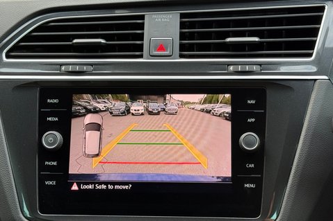 Volkswagen Tiguan R LINE TSI BMT 4MOTION DSG -RARE LEATHER INTERIOR -CAMERA -APPLE CARPLAY  5