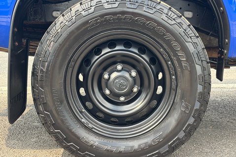 Toyota Hilux Active 4WD D-4D ECB Pickup 30