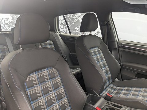 Volkswagen Golf GTE DSG 13