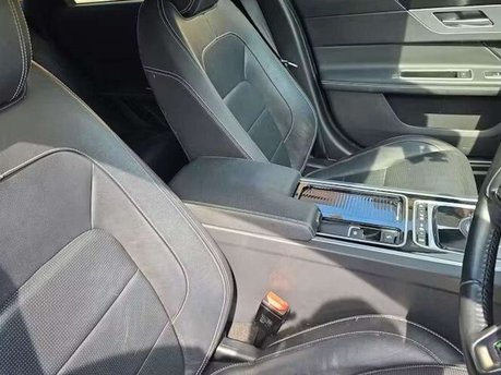 Jaguar XF 2.0d R-Sport Saloon 4dr Diesel Auto Euro 6 (s/s) (180 ps) 5