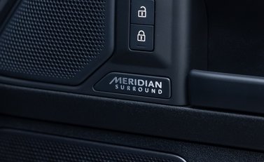 Land Rover Defender 110 OCTA Black 35