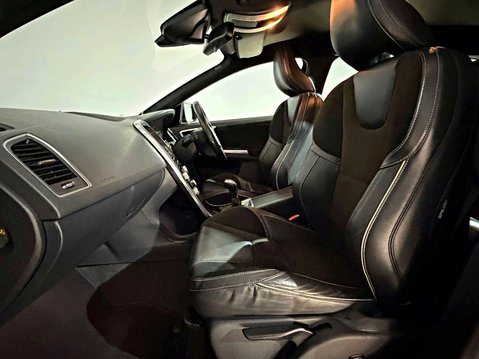 Volvo XC60 D4 R-DESIGN NAV 19