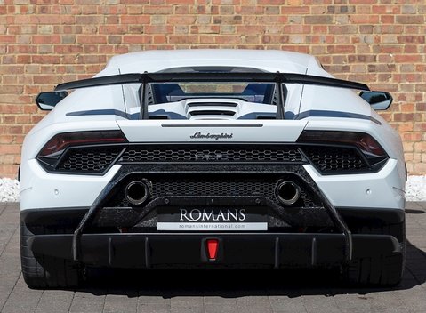 Lamborghini Huracan LP640-4 Performante 5
