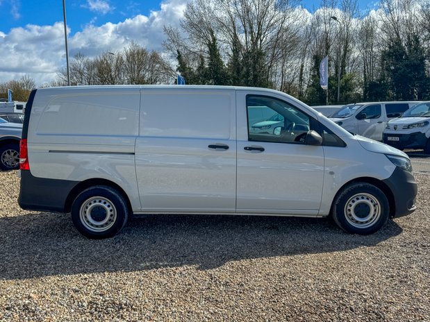 Mercedes-Benz Vito AUTO LWB L2H1 Low Roof Progressive 114 Rev Cam Nav EURO 6 5