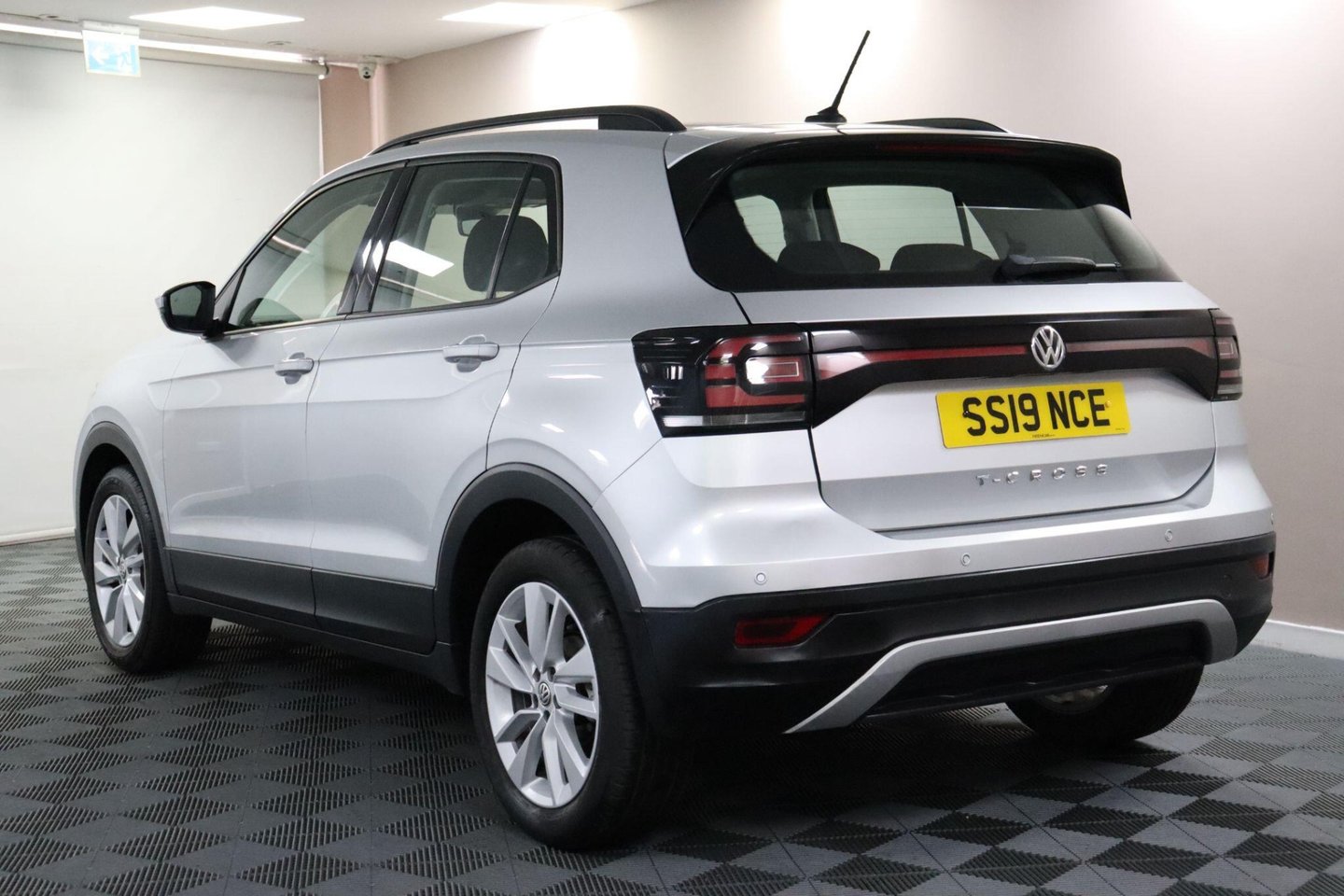 2019 Volkswagen T-Cross — image 8