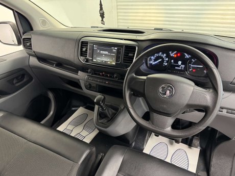 Vauxhall Vivaro 2.0 Vivaro 3100 Dynamic S/S 3