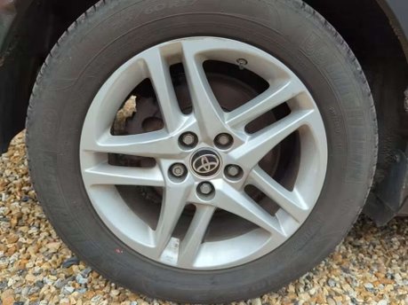 Toyota C-HR 1.8 VVT-h GPF Icon SUV 5dr Petrol Hybrid CVT Euro 6 (s/s) (122 ps) 28